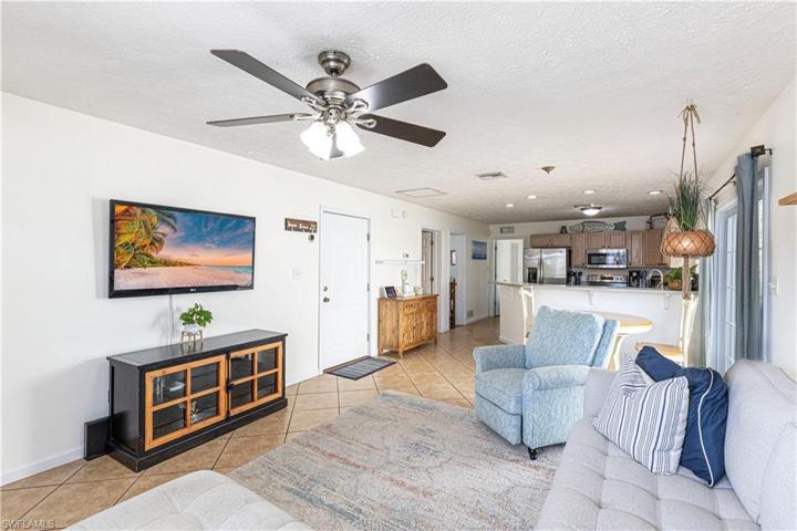 470  Leawood  CIR, Naples, FL 34104