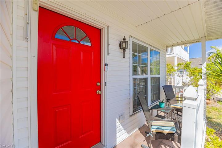 470  Leawood  CIR, Naples, FL 34104