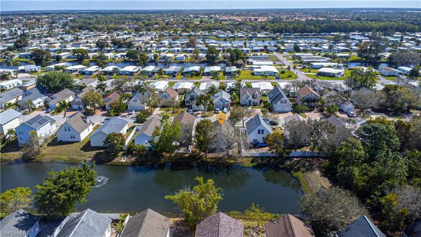 470  Leawood  CIR, Naples, FL 34104