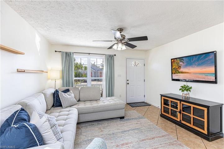 470  Leawood  CIR, Naples, FL 34104