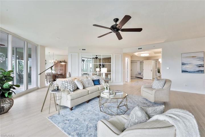 Living Room/Grand Salon