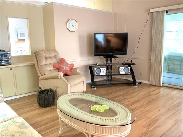 Living Room: Incl. TV & Stereo