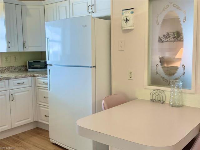 Fridge & Bkfst Nook