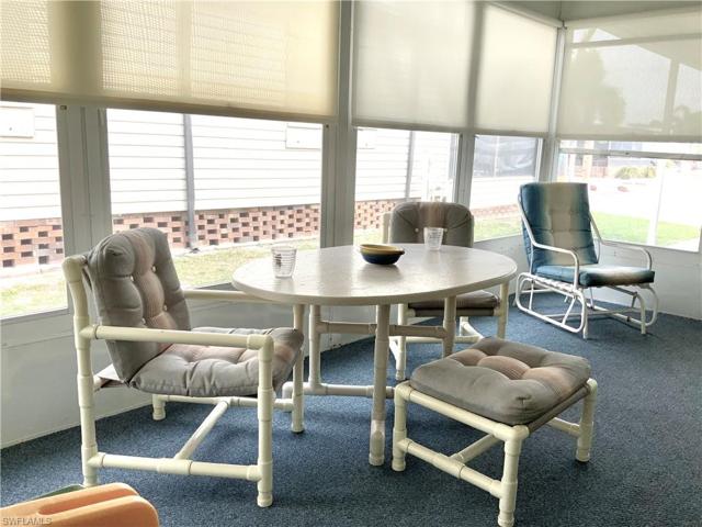 Lg Screened Lanai @ end of Carport