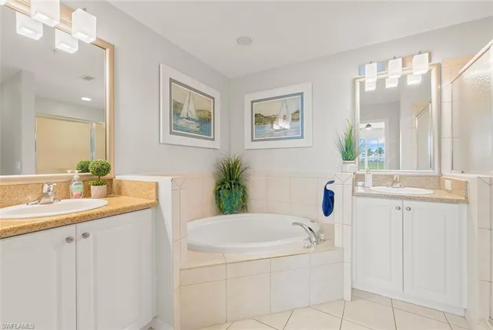 7915 Mahogany Run Ln 1114, Naples, Florida 34113