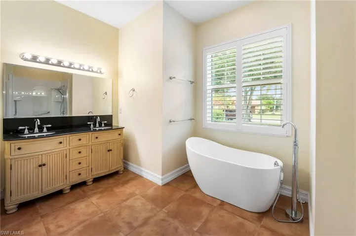 Freestanding soaking tub with floor-mounted faucet