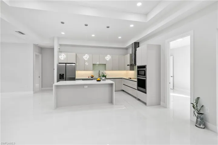 3990  27th NE AVE, Naples, FL 34120