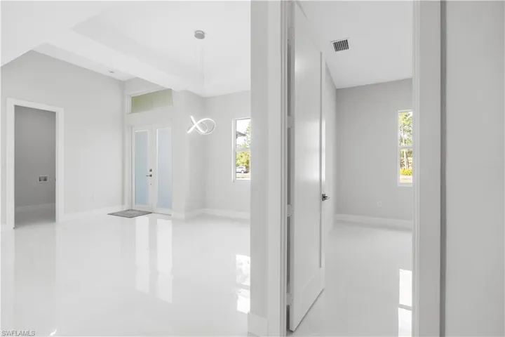 3990  27th NE AVE, Naples, FL 34120