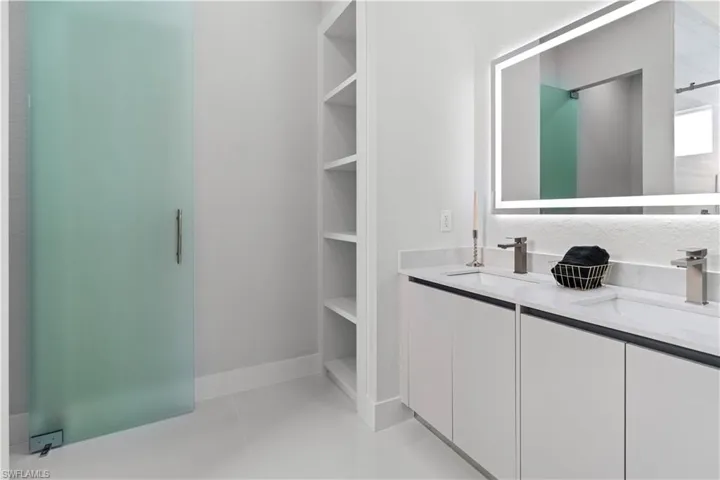 3990  27th NE AVE, Naples, FL 34120
