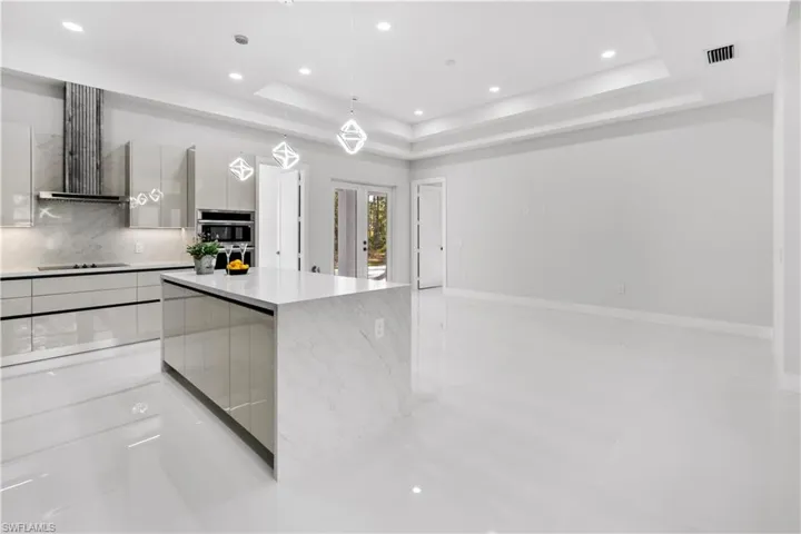 3990  27th NE AVE, Naples, FL 34120