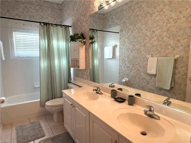 11081  Lakeland  CIR, Fort Myers, FL 33913