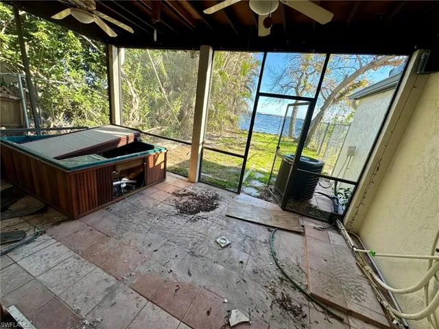 Sunroom featuring ceiling fan