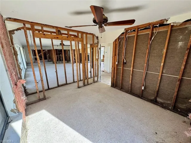 Miscellaneous room with ceiling fan