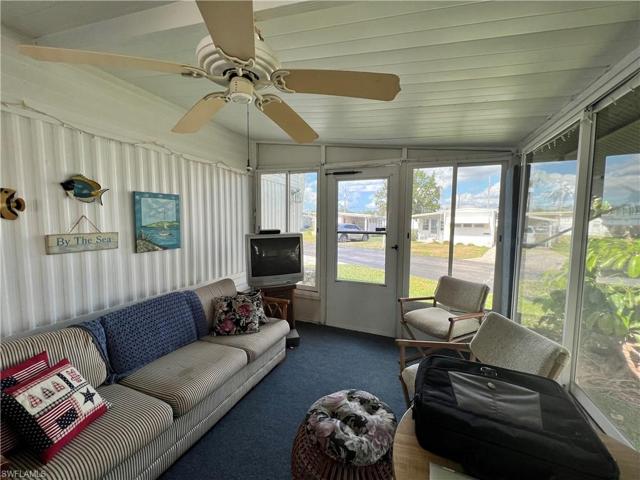 ENCLOSED LANAI/DEN
