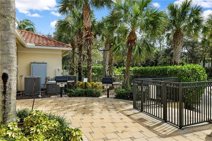 1664  Tarpon Bay S DR, Naples, FL 34119