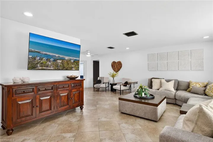 Living area with recessed lighting and a ceiling fan
