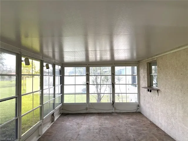 ENCLOSED LANAI/PORCH