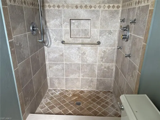 PRIMARY BATHROOM WITH TILED SHOWER