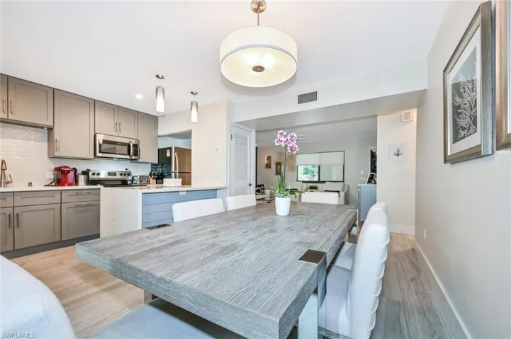 Dining in to kitchen-great entertaining!