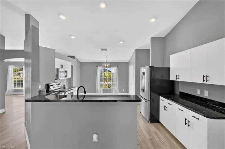 4305 Ne 20th Pl, Cape Coral, Florida 33909