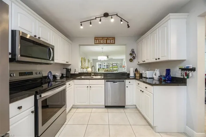 1330 Derbyshire Ct # E104, Naples, Florida 34116