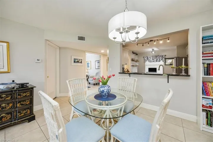 1330 Derbyshire Ct # E104, Naples, Florida 34116