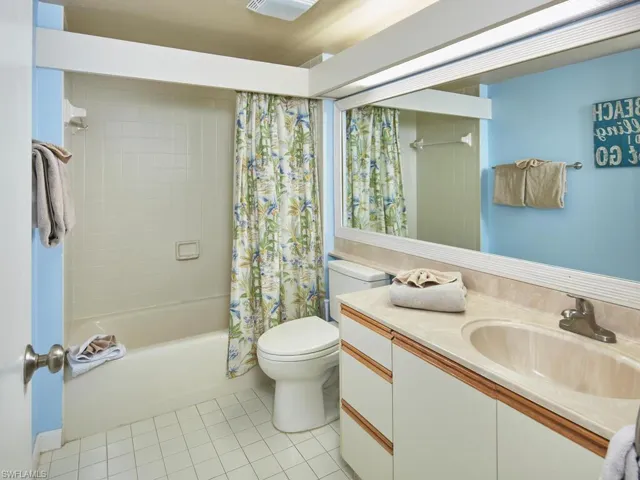 Guest bathroom.