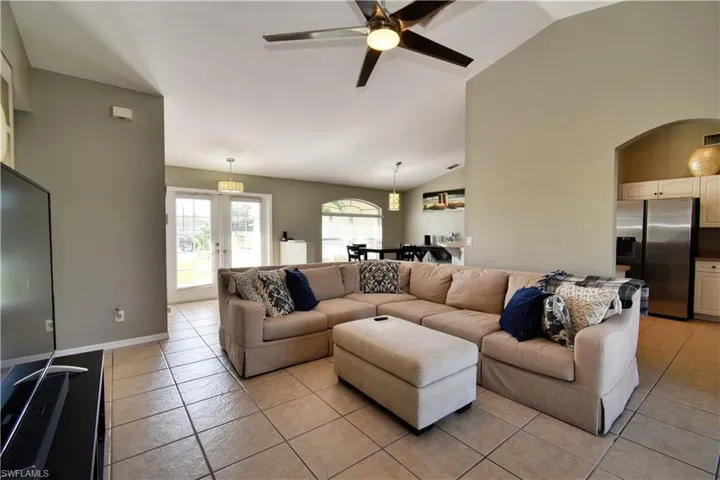 1421 Sw 2nd Ave, Cape Coral Fl 33991