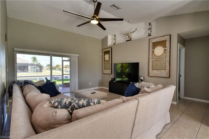 1421 Sw 2nd Ave, Cape Coral Fl 33991