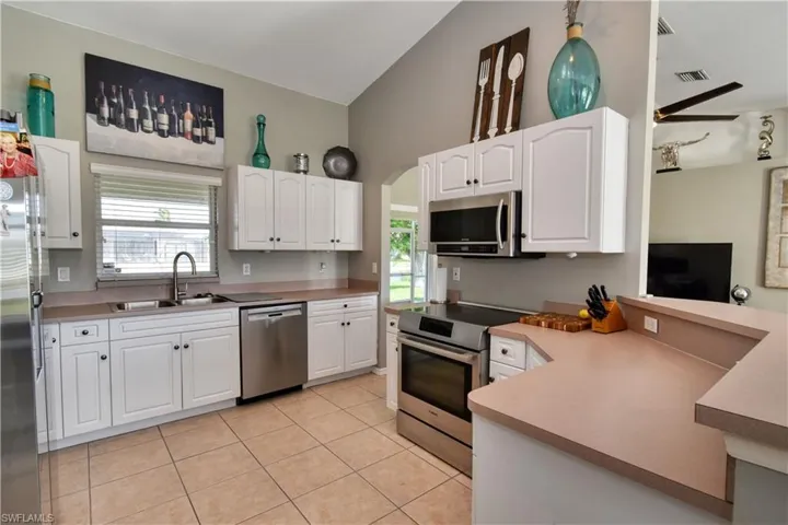 1421 Sw 2nd Ave, Cape Coral Fl 33991