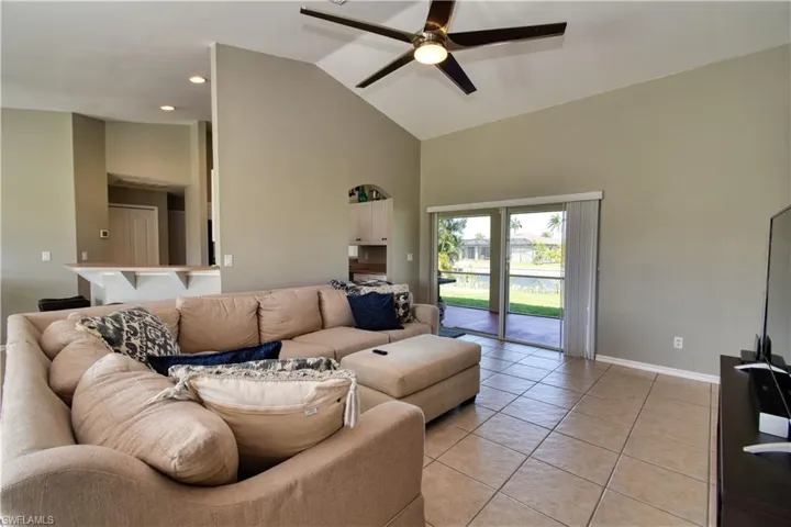 1421 Sw 2nd Ave, Cape Coral Fl 33991