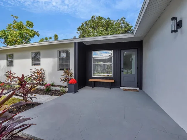 4941  Aztec  CIR, Naples, FL 34112