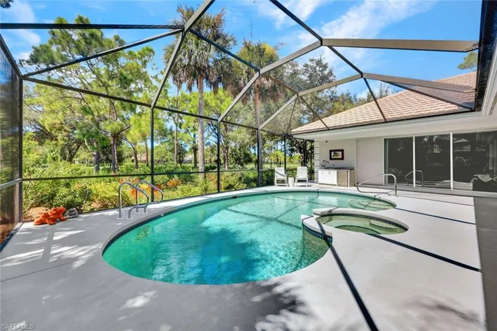 Gas-Heated Pool w. Spa and Poolside Wet Bar