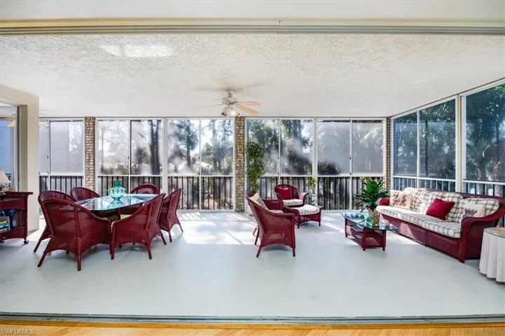 Sunroom / solarium with ceiling fan