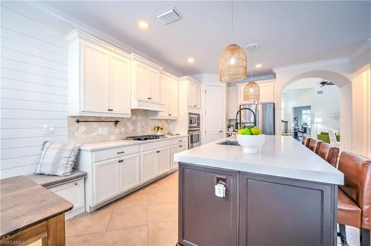 12631 Biscayne Ct, Naples, Florida 34105