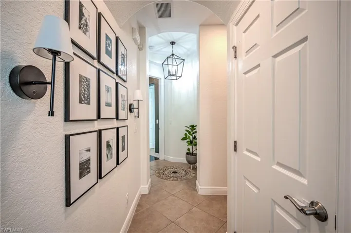 12631 Biscayne Ct, Naples, Florida 34105