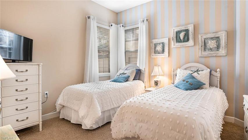 Twins in Guest bedroom