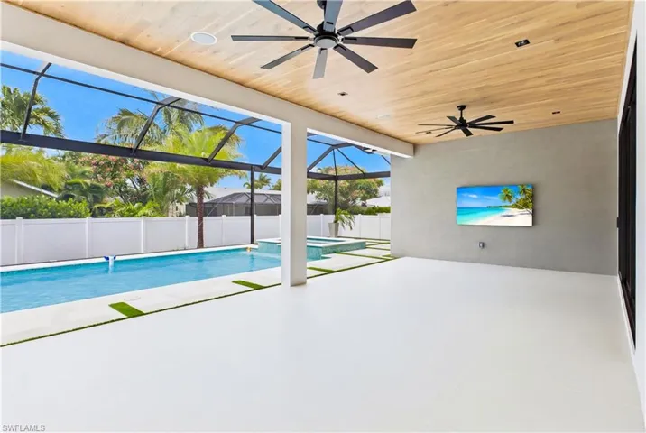 553 sq ft covered patio