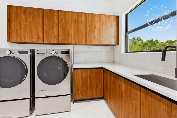 Laundry w/ LG washer & dryer on pedestals