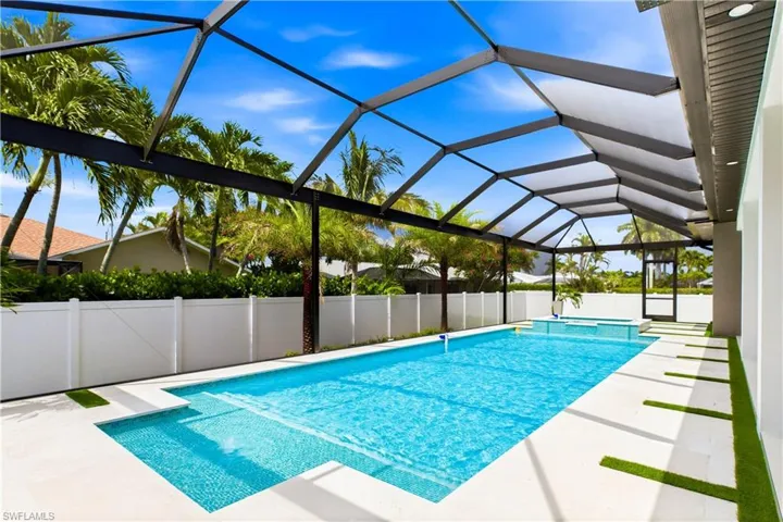 Lush landscaping, full panoramic high-screen enclosure, fenced backyard