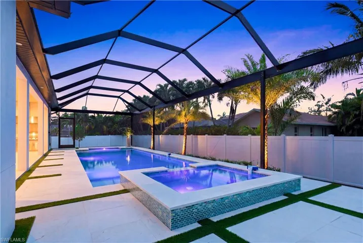 45-ft resort pool & oversized spa