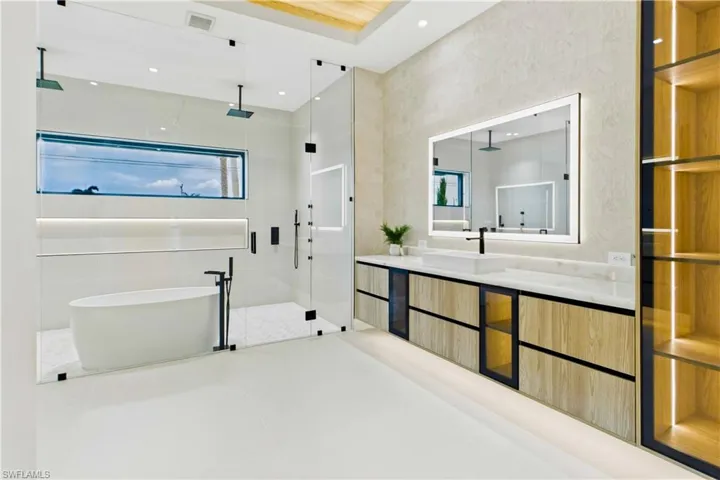 SPLENDID spa primary bath w/ full glass shower enclosure