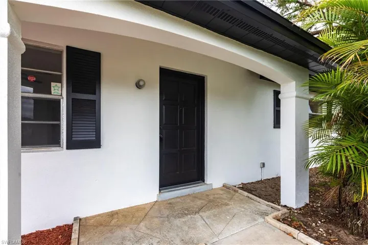 View of exterior entry with stucco siding