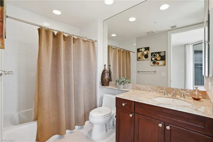 Ensuite Bathroom 2