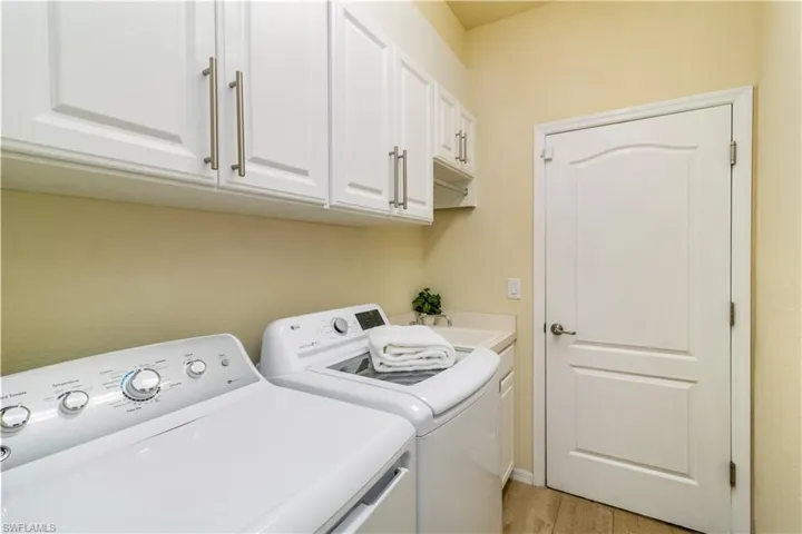 2029  Mandarin  LN, Naples, FL 34120