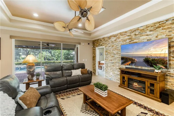 2029  Mandarin  LN, Naples, FL 34120