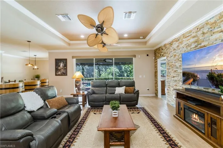 2029  Mandarin  LN, Naples, FL 34120