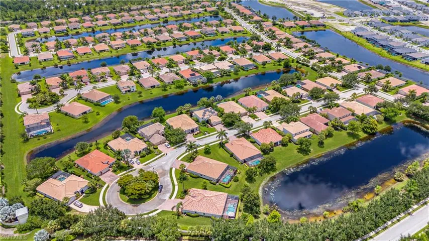 2029  Mandarin  LN, Naples, FL 34120
