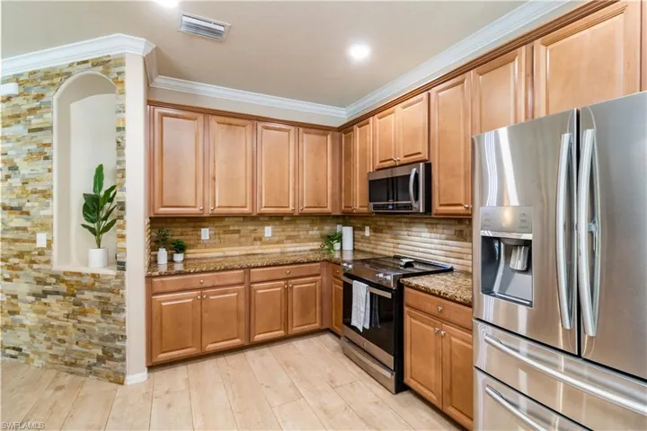 2029  Mandarin  LN, Naples, FL 34120
