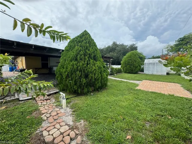 View of yard featuring a shed